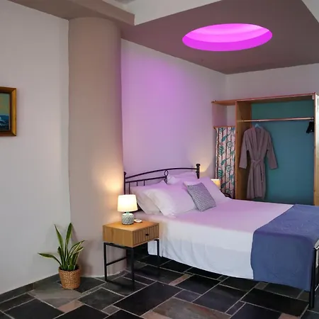 Seascape With Private Balcony In דירה *