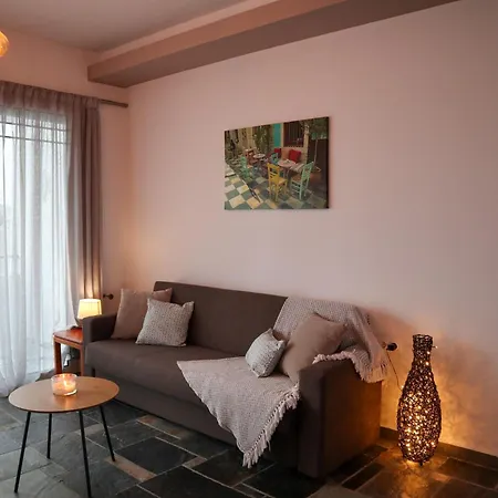 Seascape With Private Balcony In דירה *