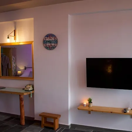 Seascape With Private Balcony In דירה *