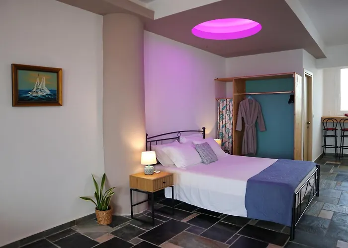 Seascape With Private Balcony In דירה *